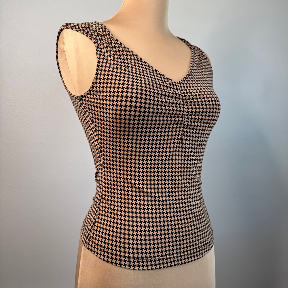 BCBGMaxAzria Houndstooth V-Neck Top Black Tan Toffee BCBG Max Azria Vintage XS